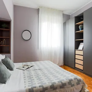 the-best-rent-spacious-one-bedroom-apartment-in-moscova.italymilanhotels.net/